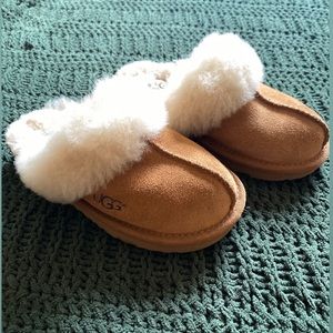 Ugg kids Cozy ll slippers Size 11 toddler